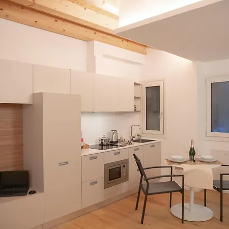 Apartmán Stylish Grey - 5 Minutes From The Como