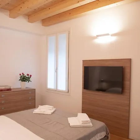 Apartment Stylish Grey Apartment - 5 Minutes From The Lake *