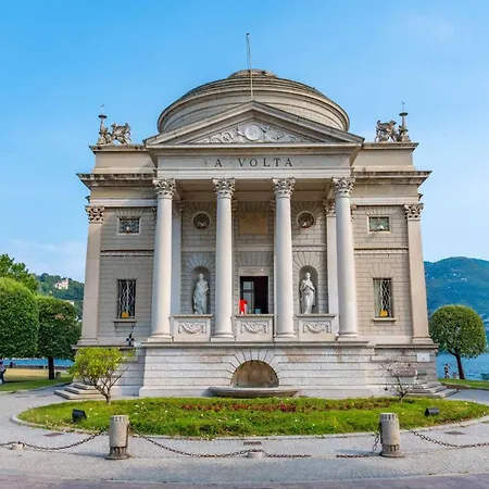 Stylish Grey Apartment - 5 Minutes From The Lake Como