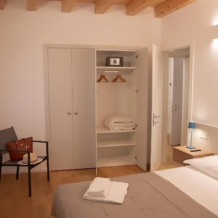 Stylish Grey - 5 Minutes From The * Como