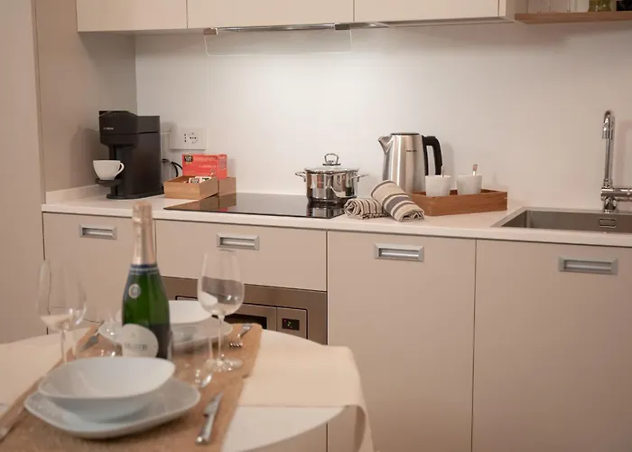 Stylish Grey - 5 Minutes From The Como