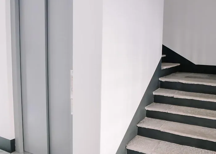 Apartment Stylish Grey - 5 Minutes From The