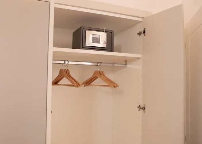 Apartment Stylish Grey - 5 Minutes From The