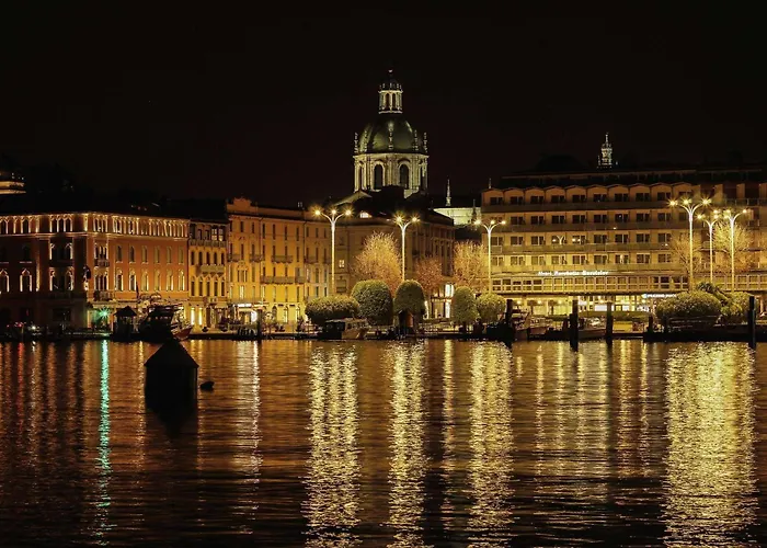 Stylish Grey - 5 Minutes From The * Como