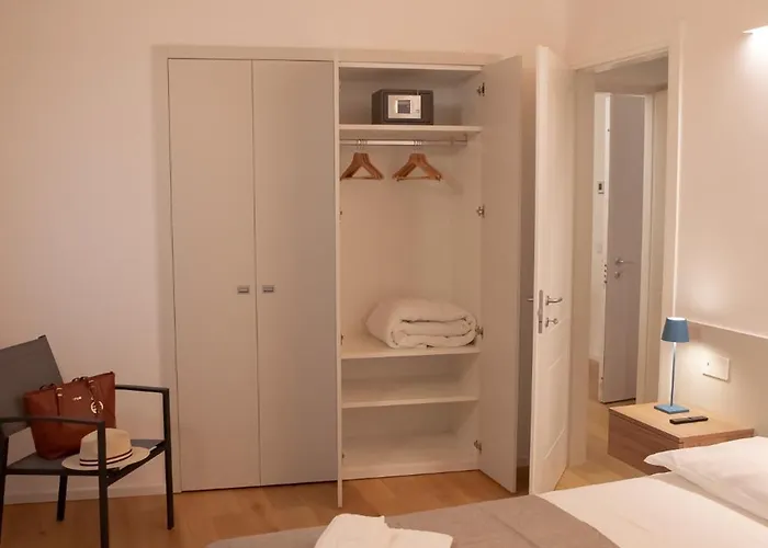 Stylish Grey - 5 Minutes From The * Como