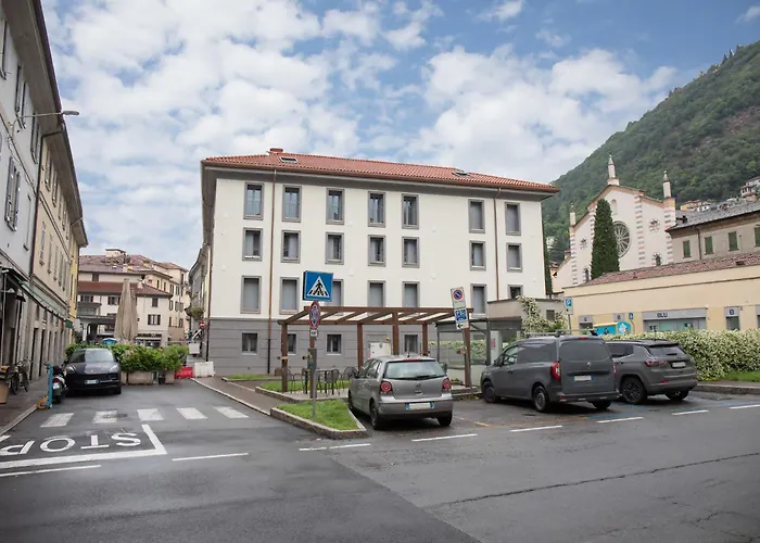 Stylish Grey - 5 Minutes From The Como