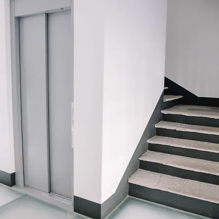 Apartment Stylish Grey - 5 Minutes From The